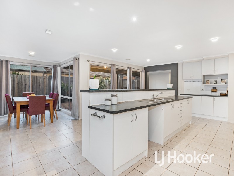 31 Bundoran Avenue, Cranbourne VIC 3977