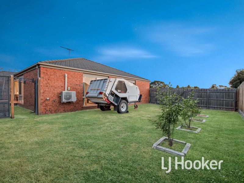 31 Bundoran Avenue, Cranbourne VIC 3977