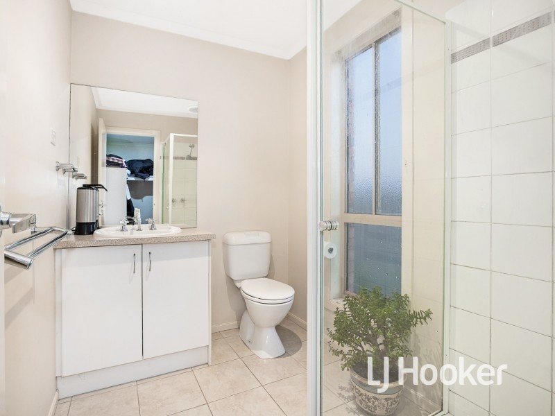 31 Bundoran Avenue, Cranbourne VIC 3977