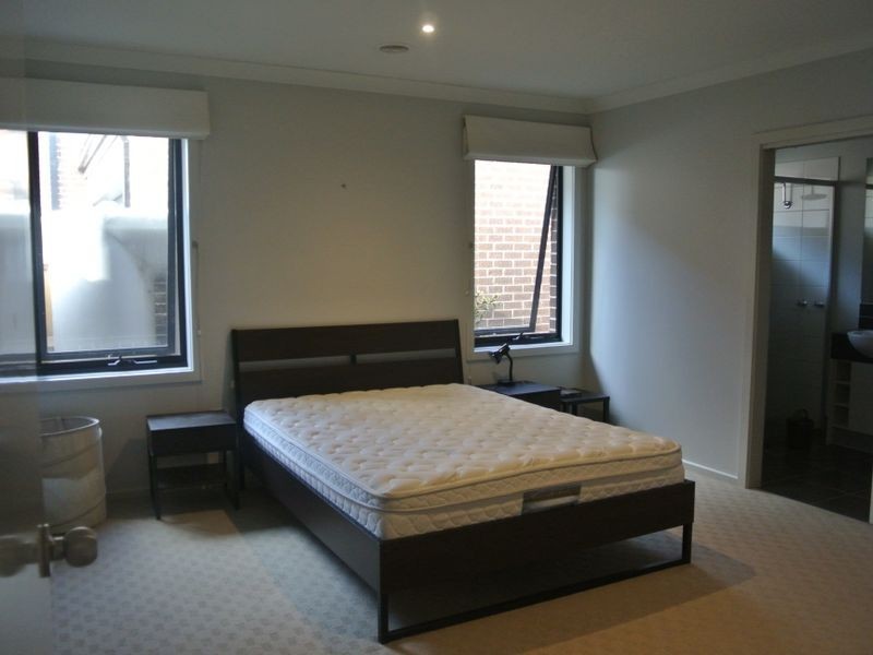 25 Henning Avenue, Lynbrook VIC 3975