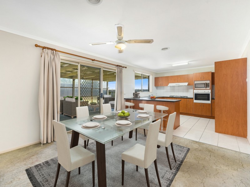 5 Roebourne Mews, Cranbourne East VIC 3977