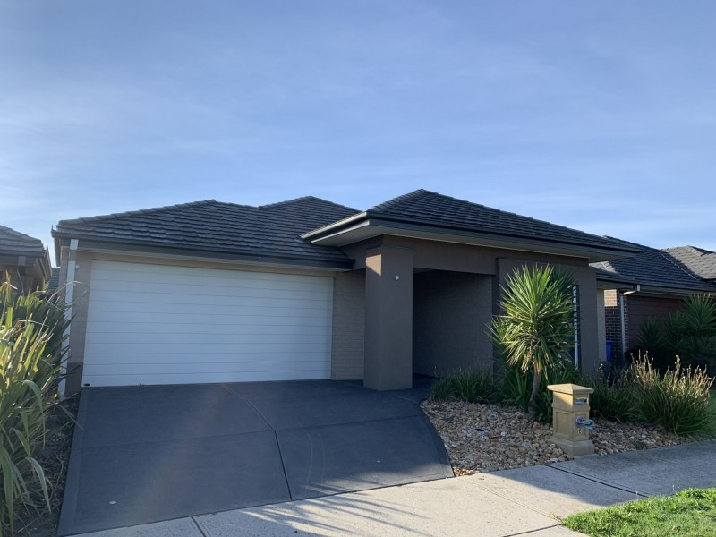 6 Mullein Bend, Cranbourne VIC 3977