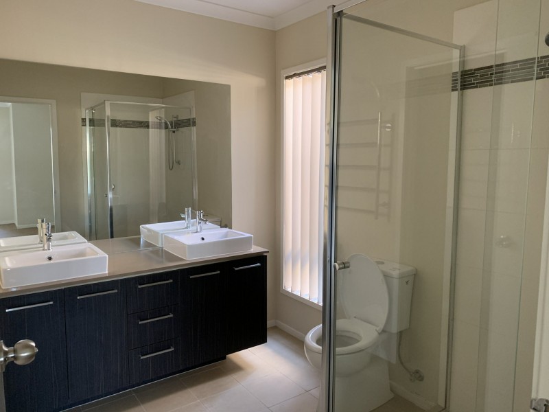 6 Mullein Bend, Cranbourne VIC 3977