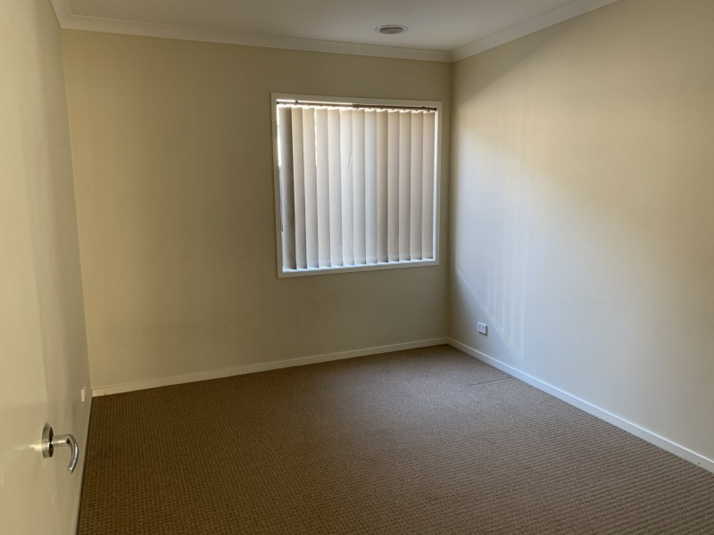 6 Mullein Bend, Cranbourne VIC 3977