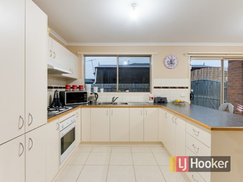 6 Kismet Close, Cranbourne West VIC 3977