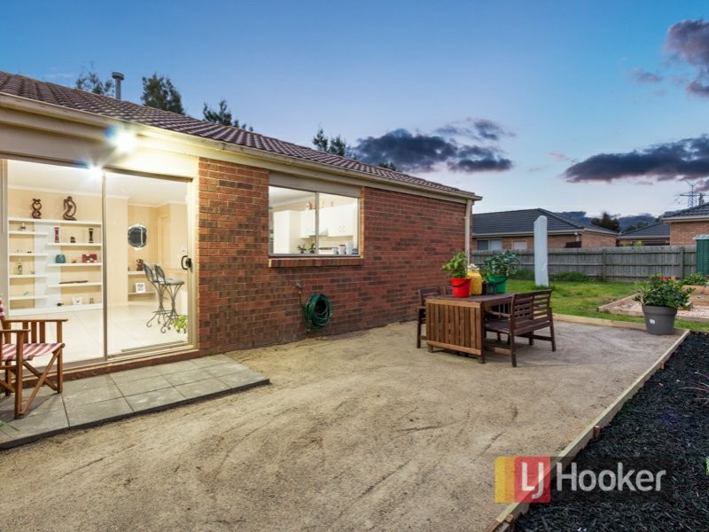 6 Kismet Close, Cranbourne West VIC 3977