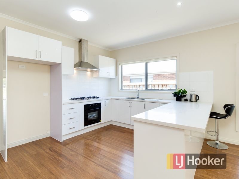 11 Midnight Rise, Cranbourne VIC 3977
