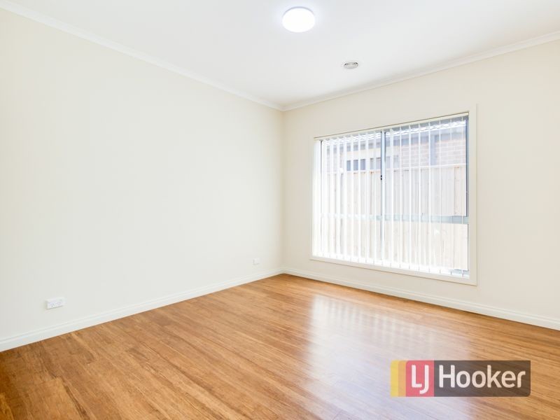 11 Midnight Rise, Cranbourne VIC 3977