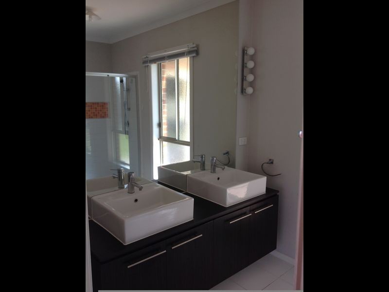 69 Melington Drive, Lyndhurst VIC 3975