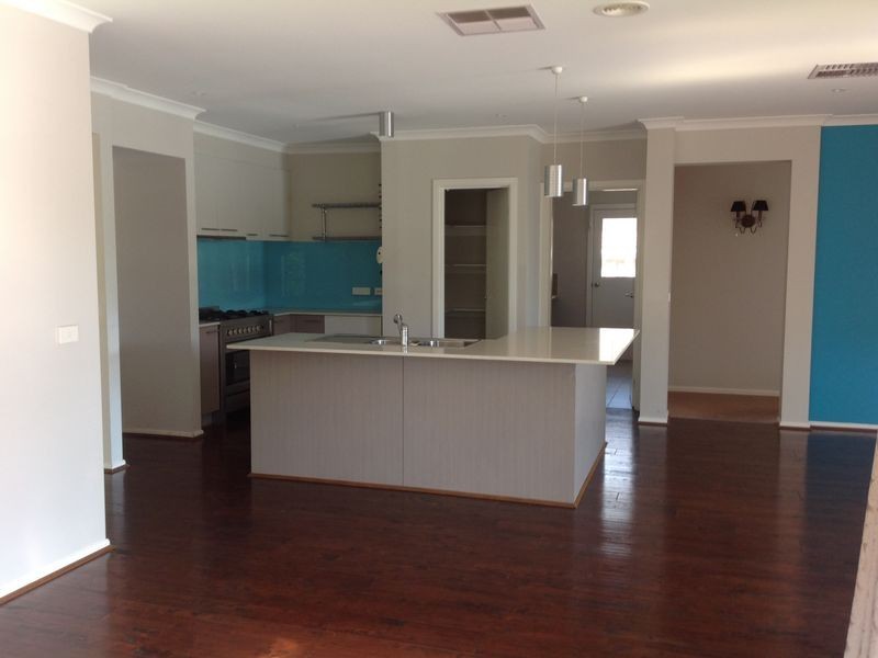 69 Melington Drive, Lyndhurst VIC 3975