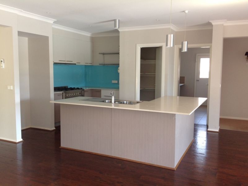 69 Melington Drive, Lyndhurst VIC 3975