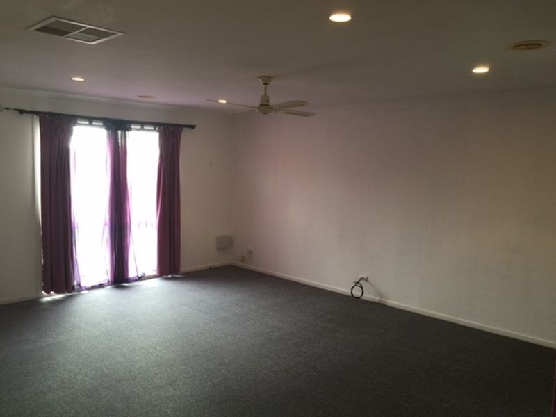 4 Charlotte Court, Cranbourne West VIC 3977