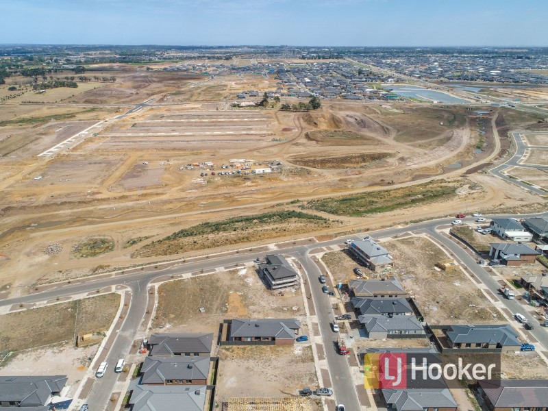 8 Galveston Road, Clyde VIC 3978