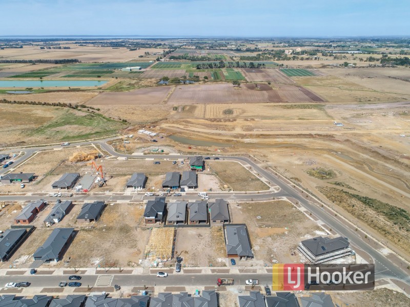 8 Galveston Road, Clyde VIC 3978