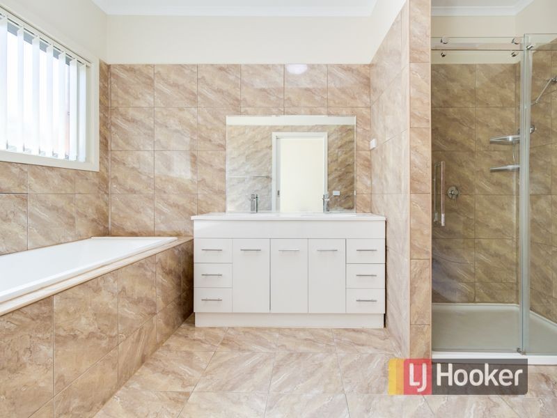 11 Midnight Rise, Cranbourne VIC 3977