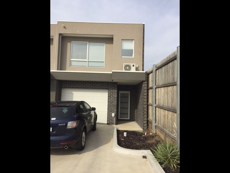 10/14-15 Hazlemere Avenue, Cranbourne VIC 3977