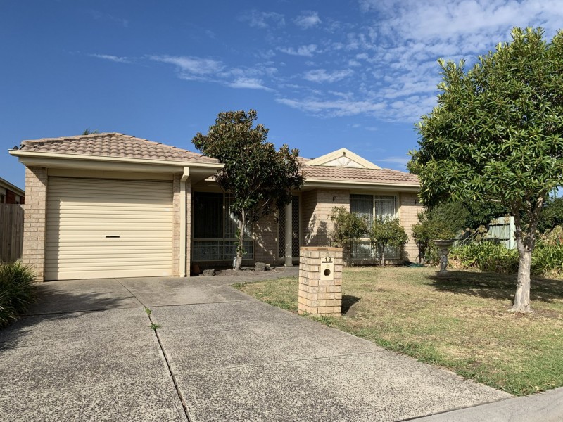 13 Cambridge Close, Cranbourne East VIC 3977