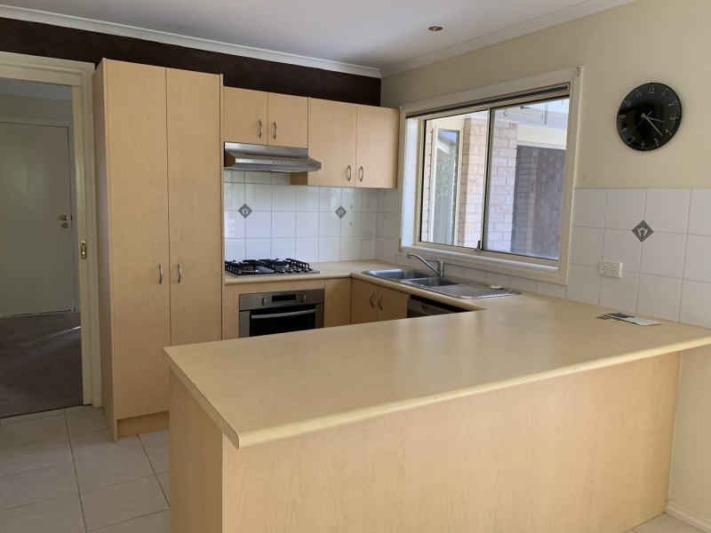 13 Cambridge Close, Cranbourne East VIC 3977