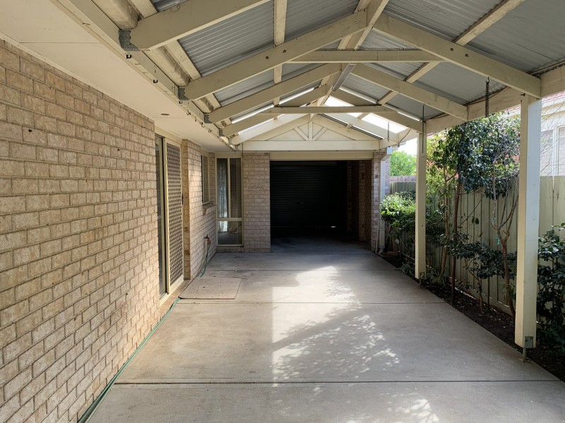13 Cambridge Close, Cranbourne East VIC 3977