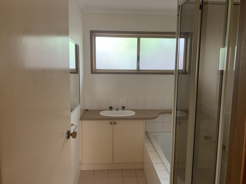 111 Gipps Crescent, Cranbourne VIC 3977