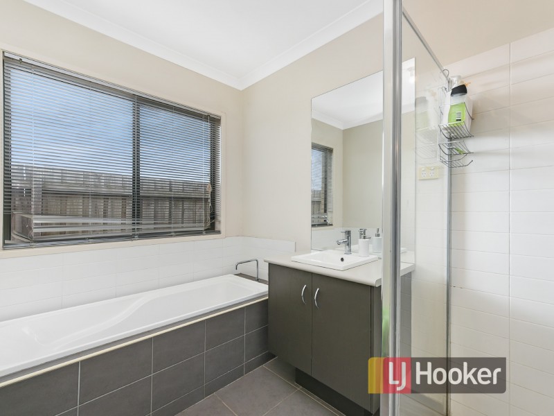 16 Hector Drive, Cranbourne VIC 3977