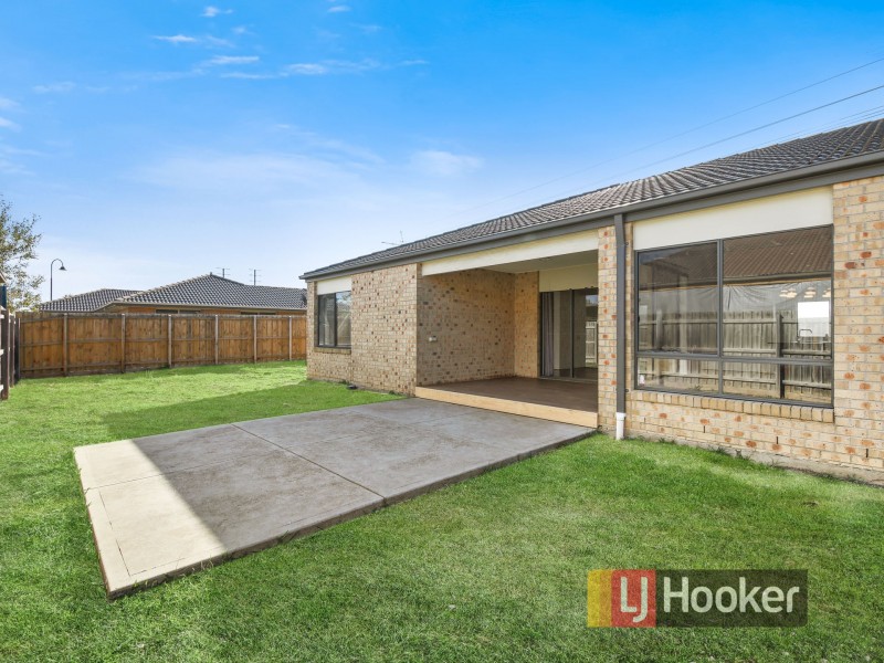 16 Hector Drive, Cranbourne VIC 3977