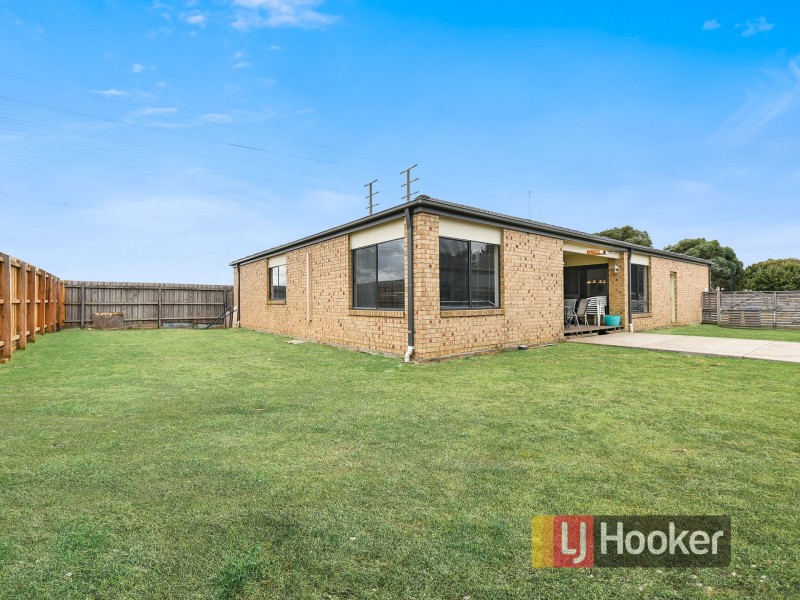16 Hector Drive, Cranbourne VIC 3977