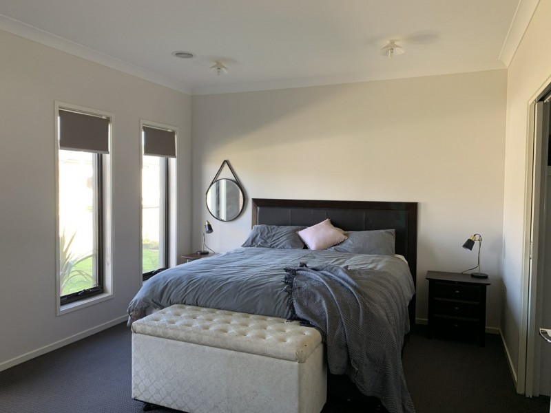 4 Caxton Close, Clyde VIC 3978