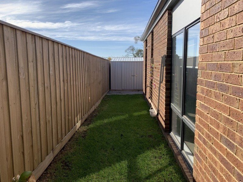 4 Caxton Close, Clyde VIC 3978