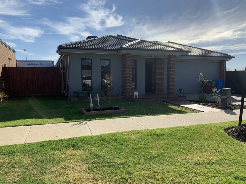 4 Caxton Close, Clyde VIC 3978