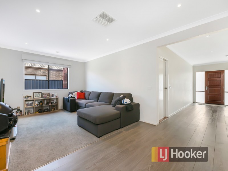 3 Haflinger Avenue, Clyde North VIC 3978