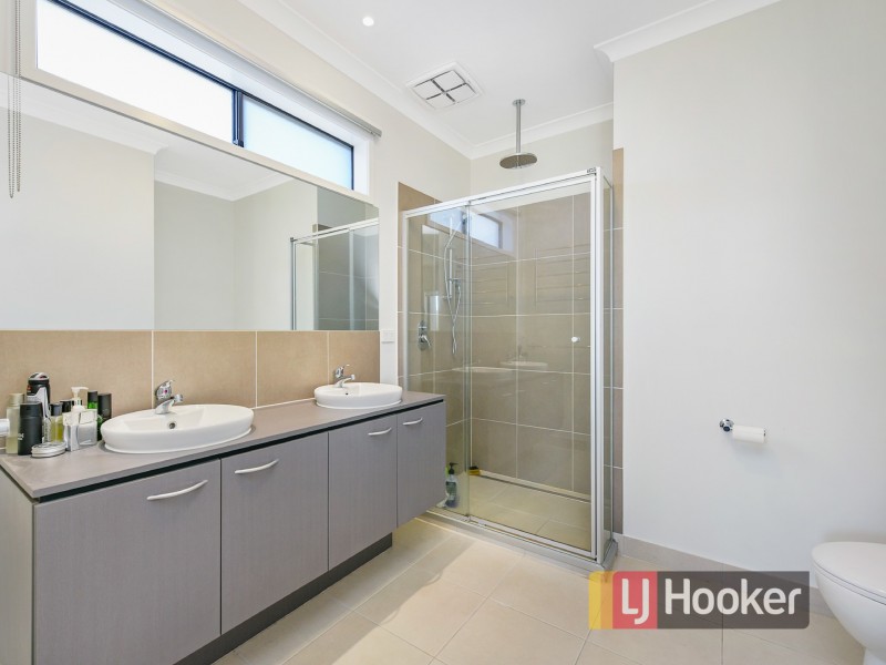 3 Haflinger Avenue, Clyde North VIC 3978