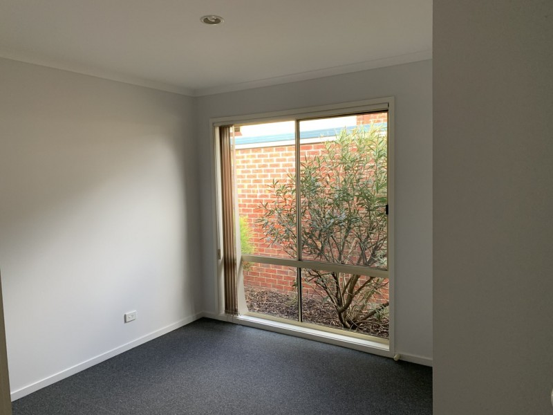 8/2 Allington Place, Langwarrin VIC 3910