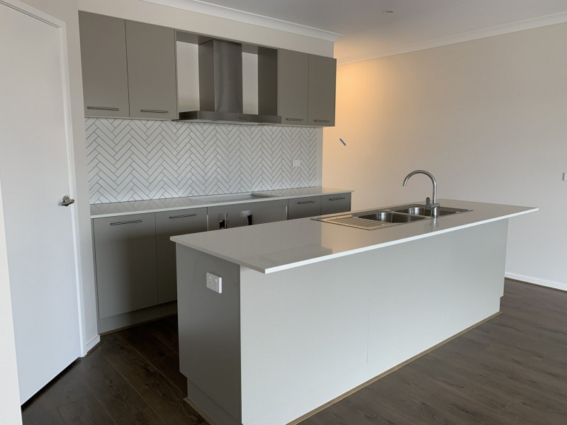 15 Landsdowne Avenue, Clyde North VIC 3978