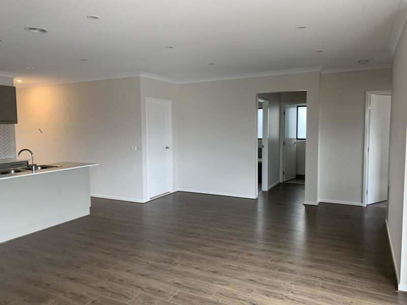 15 Landsdowne Avenue, Clyde North VIC 3978