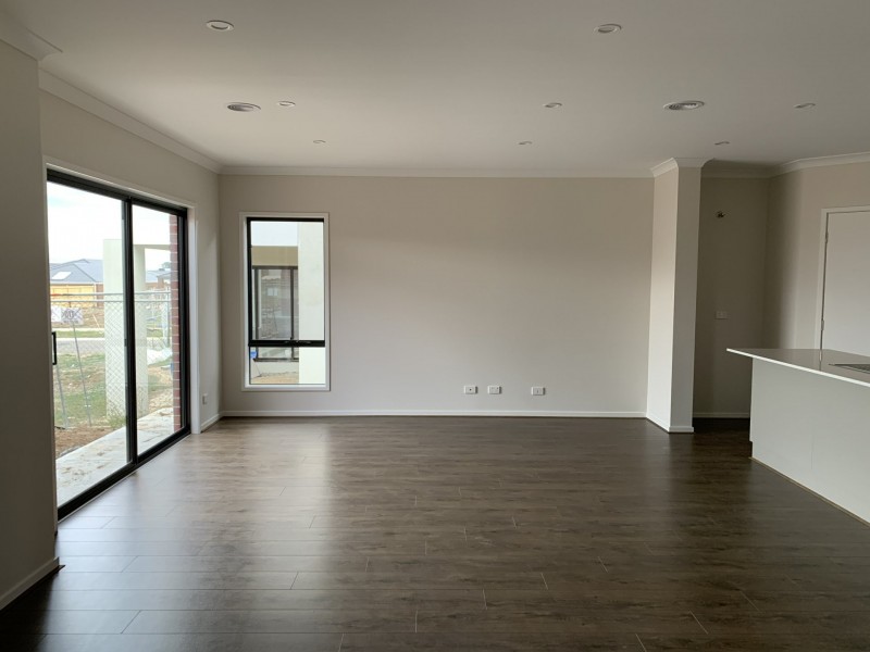 15 Landsdowne Avenue, Clyde North VIC 3978