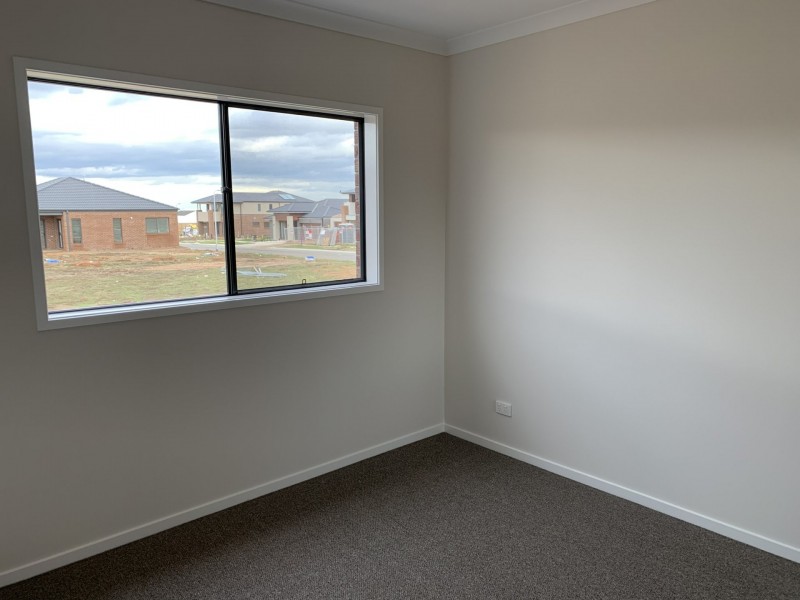 15 Landsdowne Avenue, Clyde North VIC 3978