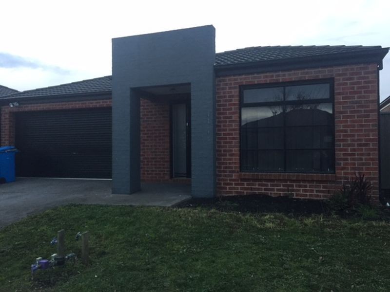 17 Greenaway Terrace, Cranbourne East VIC 3977