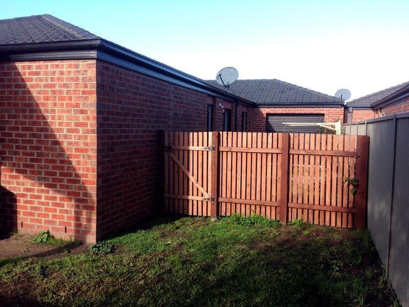 17 Greenaway Terrace, Cranbourne East VIC 3977