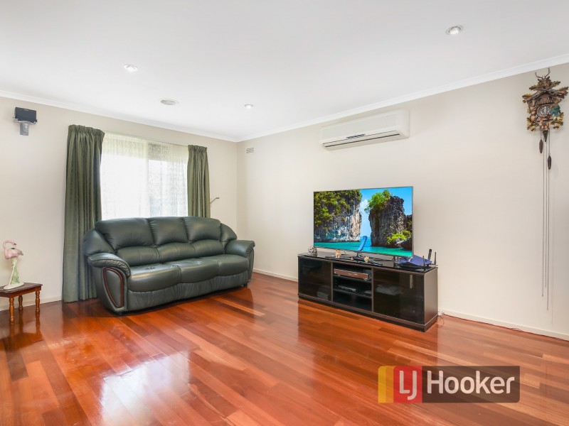23 Lansell Drive, Cranbourne North VIC 3977
