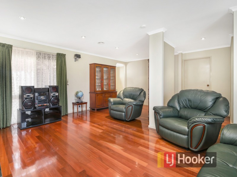 23 Lansell Drive, Cranbourne North VIC 3977
