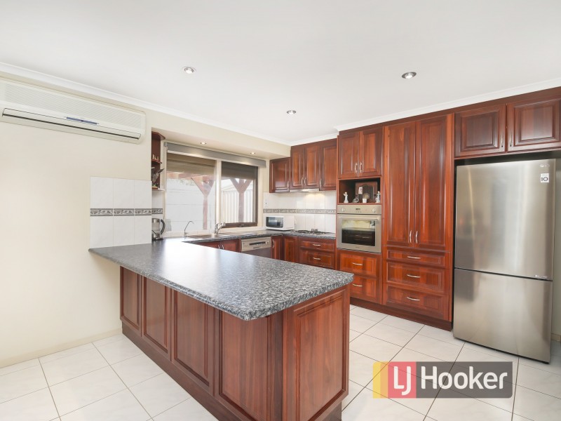 23 Lansell Drive, Cranbourne North VIC 3977