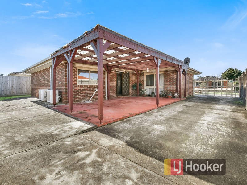23 Lansell Drive, Cranbourne North VIC 3977