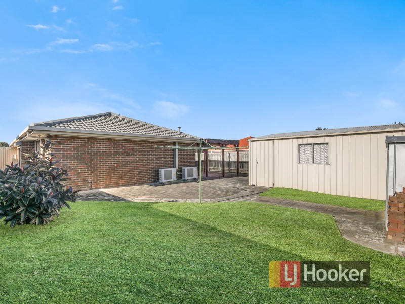 23 Lansell Drive, Cranbourne North VIC 3977