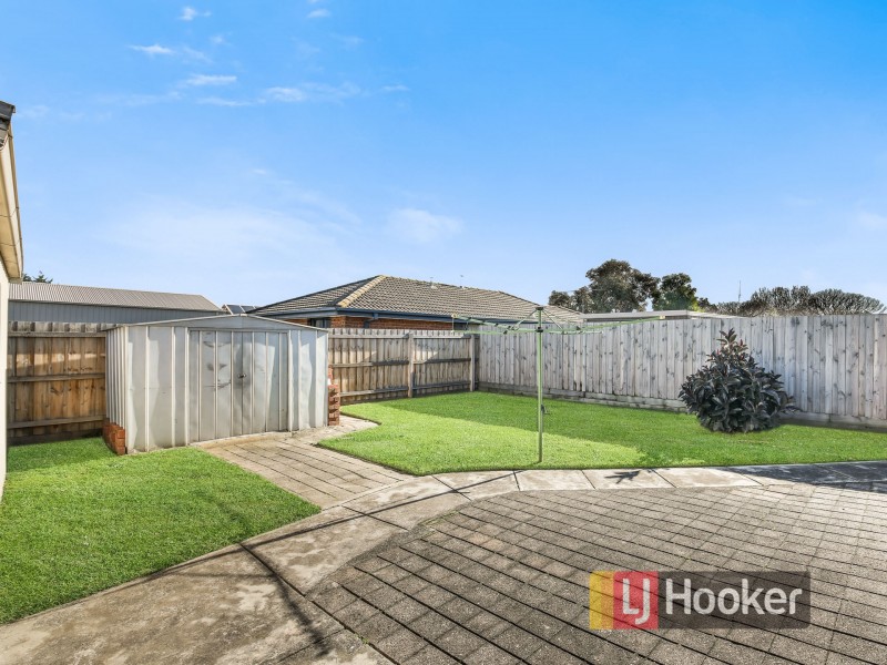 23 Lansell Drive, Cranbourne North VIC 3977