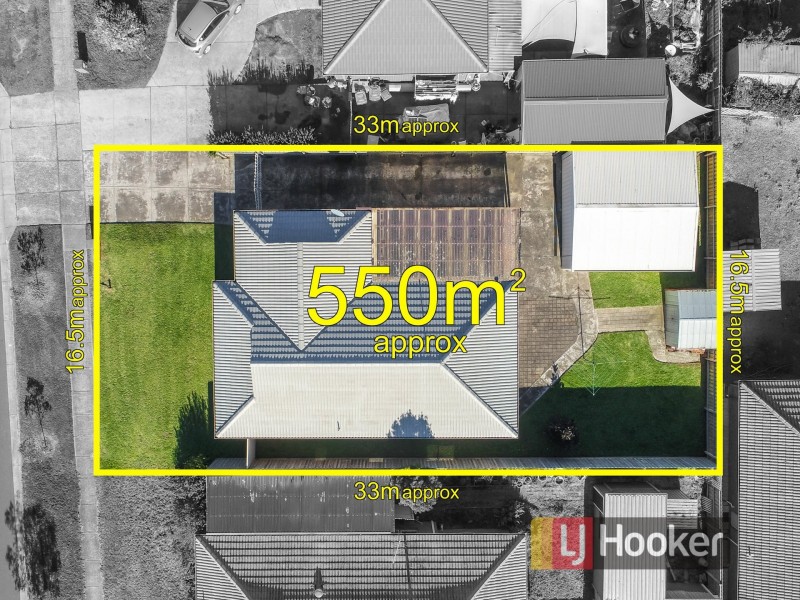 23 Lansell Drive, Cranbourne North VIC 3977