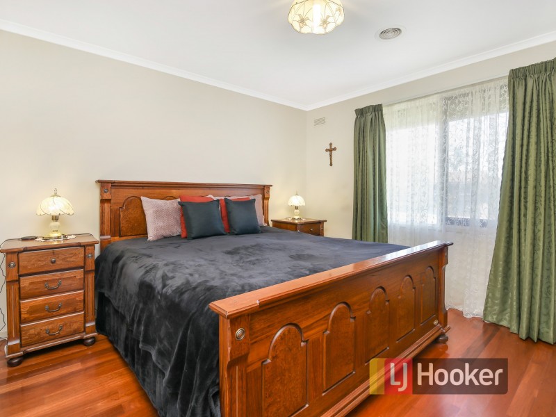 23 Lansell Drive, Cranbourne North VIC 3977