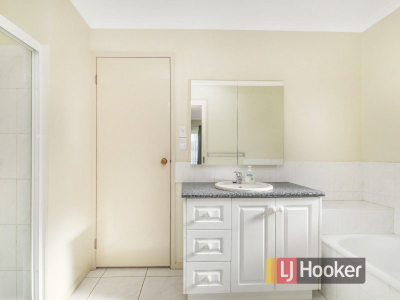 23 Lansell Drive, Cranbourne North VIC 3977