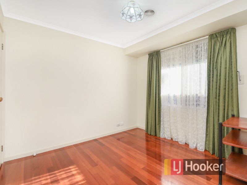 23 Lansell Drive, Cranbourne North VIC 3977