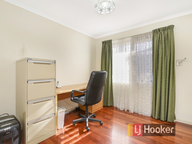 23 Lansell Drive, Cranbourne North VIC 3977